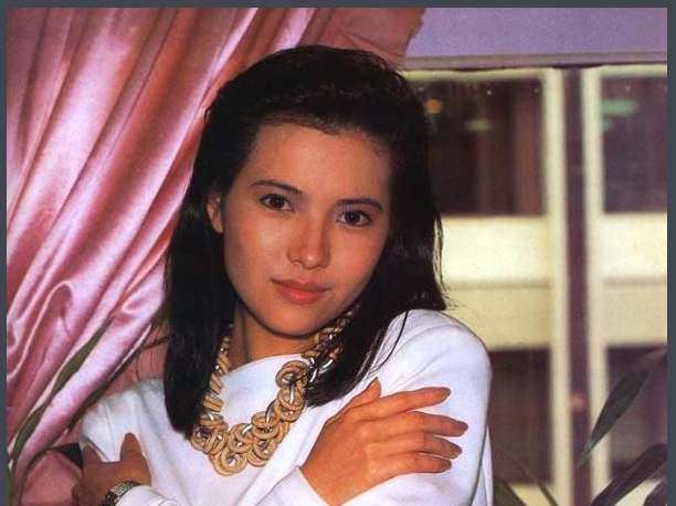 她是月光宝盒的蜘蛛精,被两位大佬欺负精神失