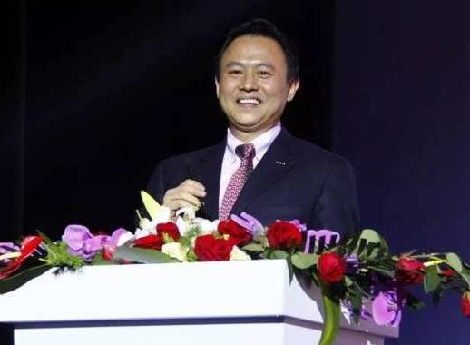 端出三杯烈酒，徐留平已先干为敬：你们看着办吧！