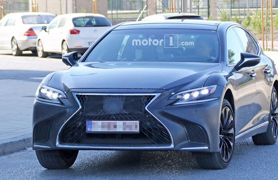 雷克萨斯新LS F谍照曝光 东京车展亮相