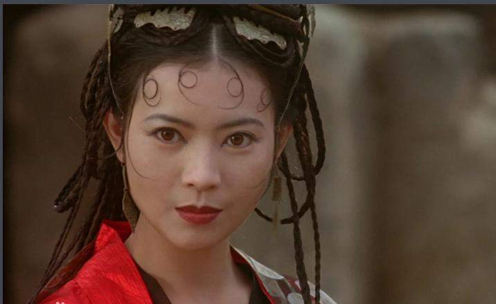 她是月光宝盒的蜘蛛精,被两位大佬欺负精神失常,她是