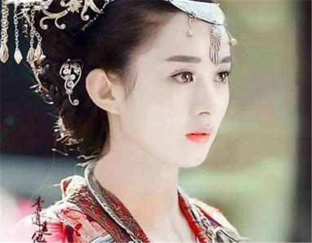 他见证了赵丽颖从跑龙套到女神的过程,今身家