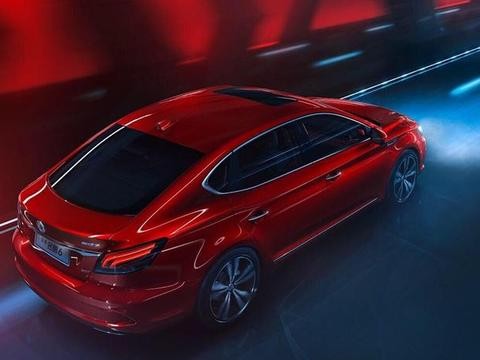 国产最帅轿跑尾部酷似保时捷！12万谁能比？