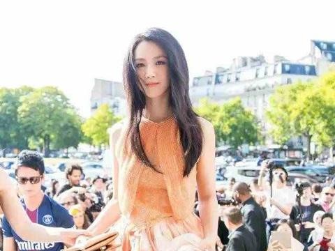 她凭一部剧爆红，也因这部剧没落，今38岁复出，坐拥百万豪车！