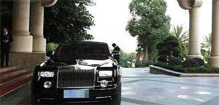 国内一老板花900万买劳斯莱斯，自己很少用，但员工可随意用！