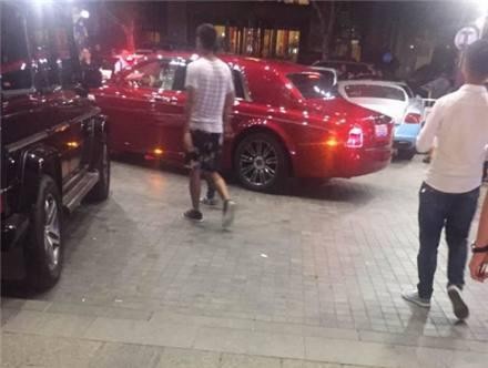 他18岁就拥有千亿身家，豪车无数，却因纵欲过度不幸去世！