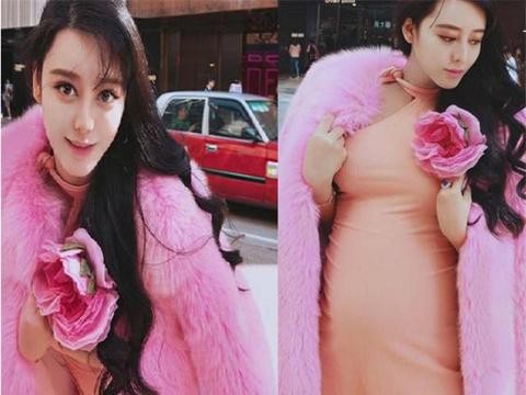 她花8年整成范冰冰，挺孕肚坐豪车炫富，但不及范冰冰一枚戒指！