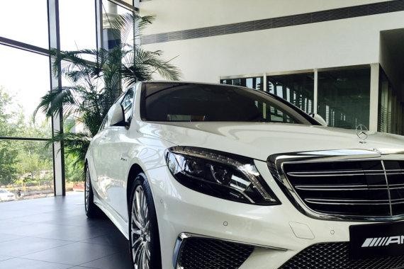 奔驰4S店全系S65 S63Coupe两门轿跑奔驰G63特别版463钯银热销中