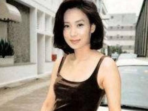 她14岁开始打工，38岁成亿万富婆，今豪车无数，可惜只能坐轮椅！