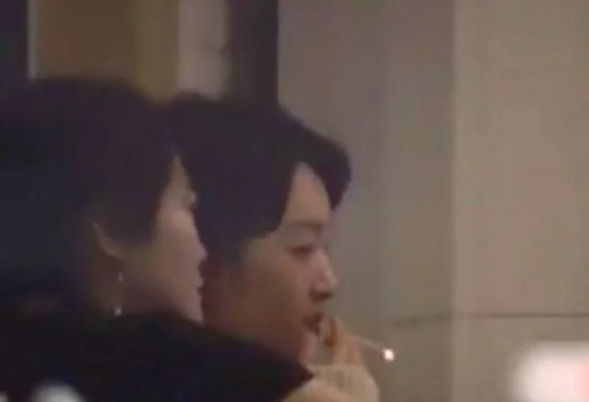 周冬雨也抽烟,这些清纯女星都离不开香烟