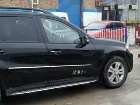 车门上4个字，让180万奔驰变成8万面包车，车主心里憋屈得慌