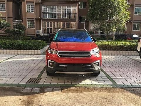 买了这车回家朋友都说买的很对！这辆SUV比奇瑞瑞虎7用料厚道