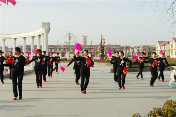 婚后和公婆同住，半夜听到刺耳的亲热声，瞬间羞红了脸