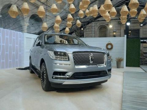 福特旗下全新旗舰版SUV, 车头就已秒杀揽胜, 百万级的首选座驾