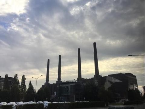 像爱足球那样去造车，像造车那样踢足球