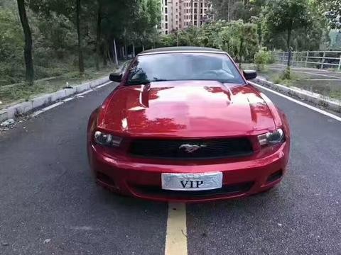 十多万买下福特野马敞篷运动版，他爱上了飙车！