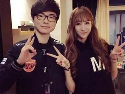 她是LOL女主播，生完孩子后，豪车变单车，人气从180万降到1万！