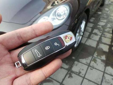 朋友知道我买了保时捷，回老家上高速要借车，不愿意借就生气？