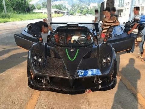 千万级的超跑车管所上牌，挂完车牌后，好比“整容”哭晕车主