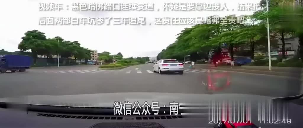 SUV压到跑出马路的狗，狗主人对车动手，记录仪拍下这一幕