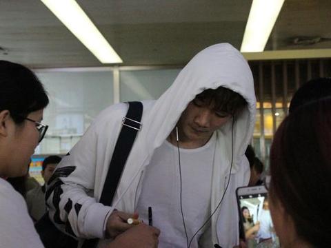 丁彦雨航朱荣振随山东高速返济 劳森莫泰机. 来