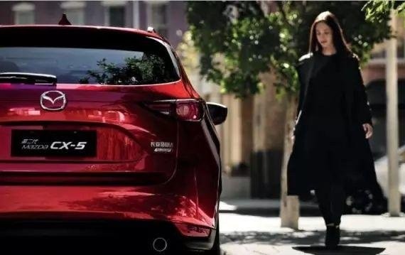 谜一样的剧情，车神移情别恋爱上TA