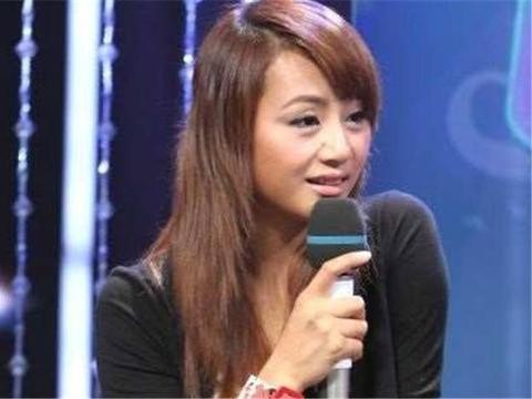 她是湖南卫视一姐，身价近亿豪车出行，今43岁变成这般模样！