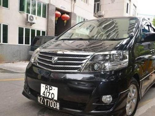 同是古惑仔中两大反派，一位豪车不开骑自行车，一位整天晒娃！