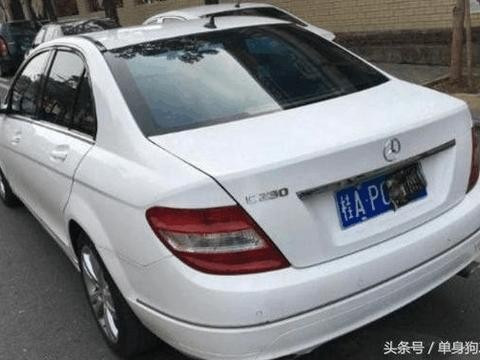 原价45万奔驰现在8万没人要，车主无奈，要砸车卖废铁！