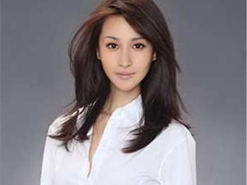 为了豪车和豪宅，娱乐圈又出一名整容女星，下巴比郑爽还夸张！