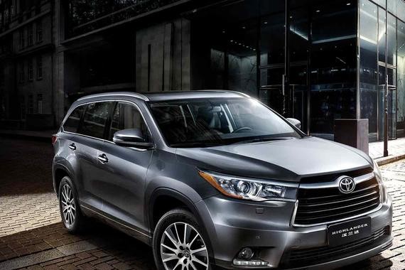 建筑工人喜提汉兰达 用车后感觉还不错，开到工地惹人羡慕