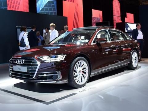 新A8L不向同级看齐，内装7个显示屏！尾灯直指保时捷？