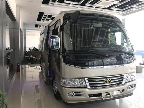 丰田中巴商务考斯特10座15座哪里改装的最豪华