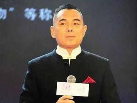 他18岁身价过亿豪车无数，30岁破产李湘与其离婚，今生活成这样！