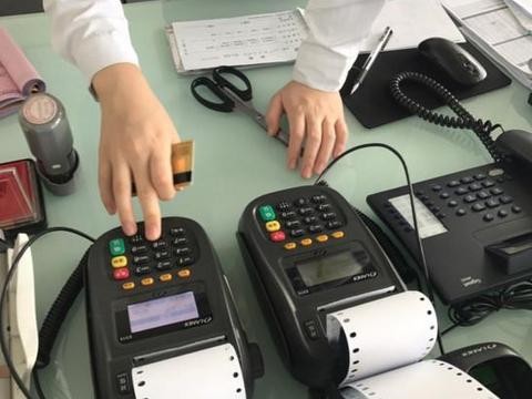 82万提路虎星脉乞丐版，机械仪表盘丑到逆天，这是最后悔的决定