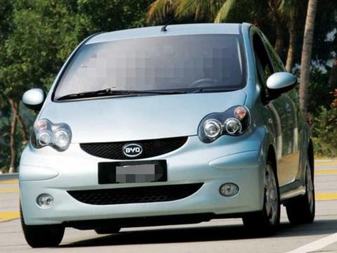 朋友上车就点烟，我说了句，车上别抽烟啊，朋友却打车走了