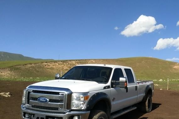 皮卡就该这么用？买辆福特猛禽竟然用来拉粪！