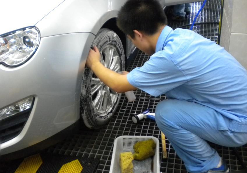 自己洗车的3大误区,总有人说雨后可以不洗车