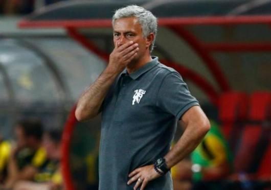 英超战火纷呈, 两大名帅场边动手, 魔力鸟惨被揍