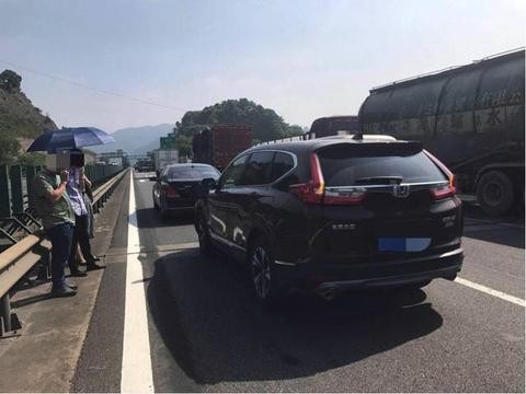 本田CR-V高速“刹车失灵”追尾前车 车主维权 本田不理