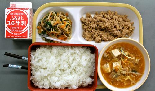 实拍:日本小学生的午餐天河区村小冼学图片
