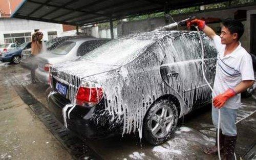 自己洗车的3大误区,总有人说雨后可以不洗车