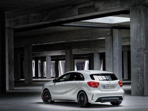 看起来就10多万的车，竟然能秒路上大部分车？