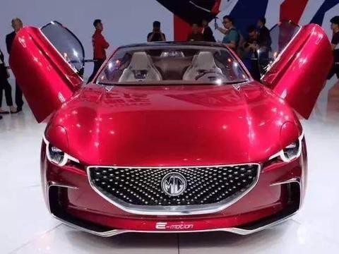 穹顶式全景天窗，全电动轿跑再加上剪刀式车门，竟然只要30万？