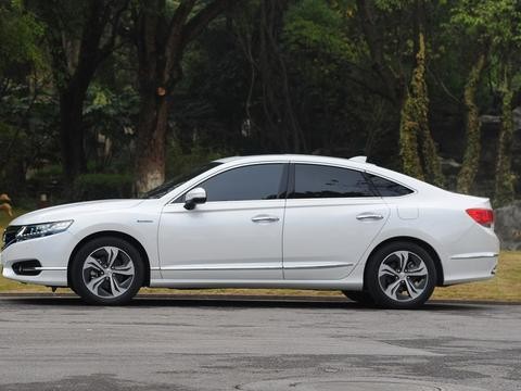 人人都说它是好车，无奈价格太高，换个标更是贵了一倍