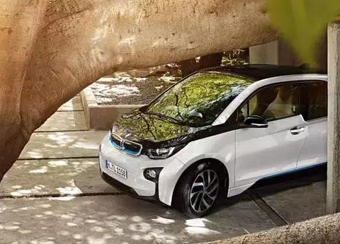 0~60km/h加速只需3.8秒 纯电续航超过250km 转弯半径只有4.93米