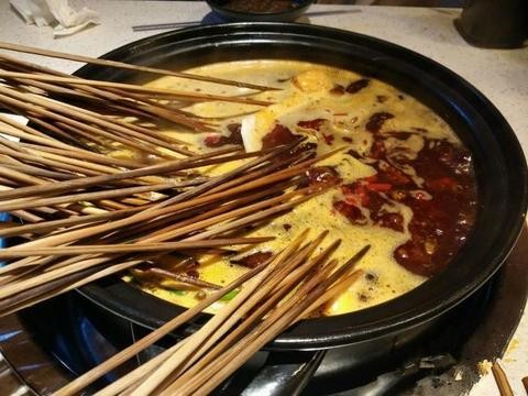 洛阳亲友如相问，就说我在吃串串