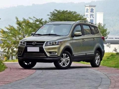 这款SUV堪称国产车里的黑马，顶配都不到7万，真正的高配低价！