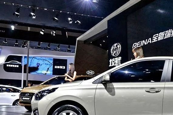 韩系车不行了？2017款瑞纳价格不到5万，确实太惨！