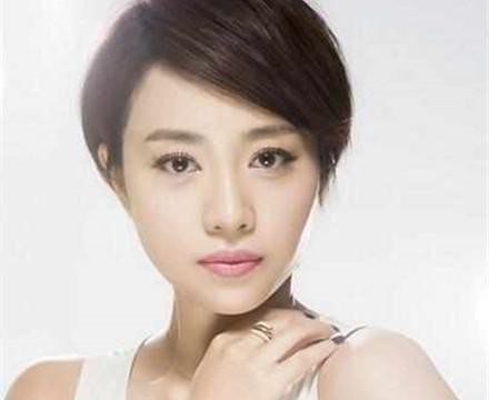 她是马伊琍“亲妹”，与王凯结婚后生子，今坐豪车出行生活美满！