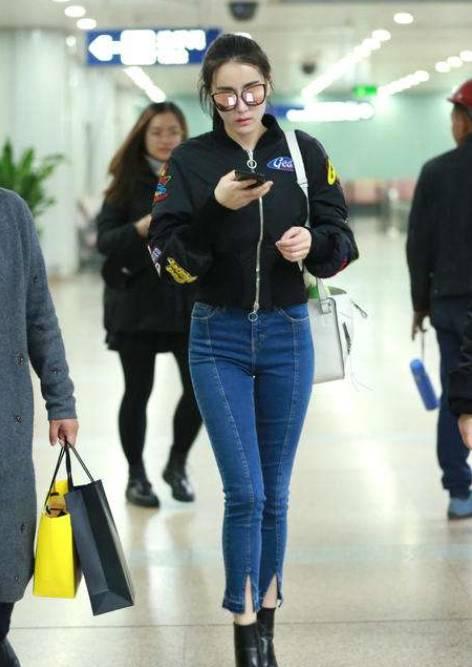 迪丽热巴米兰T台首秀,霸气登场看呆老外,美翻